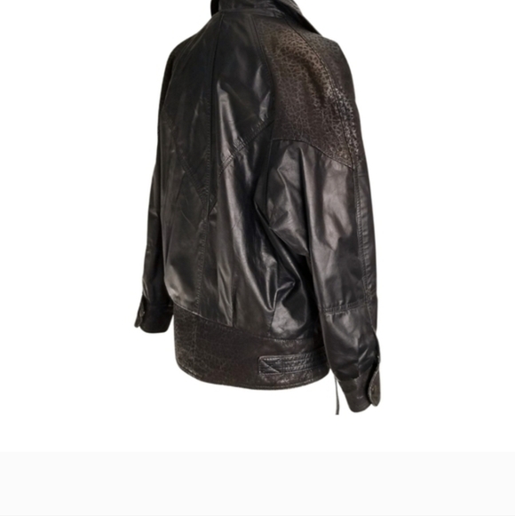 Vintage Jackets & Blazers - 🇨🇦 Vintage 90s Black Leather Bomber Jacket Embossed Leopard Texture